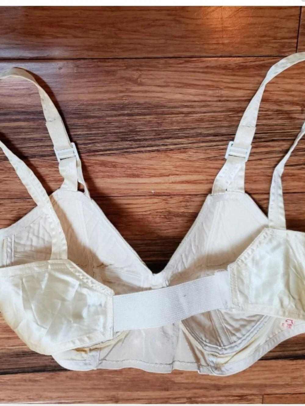 32 B-C vintage 50's Bullet Bra